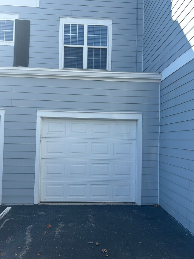 Building Photo - 12833 Tradd St