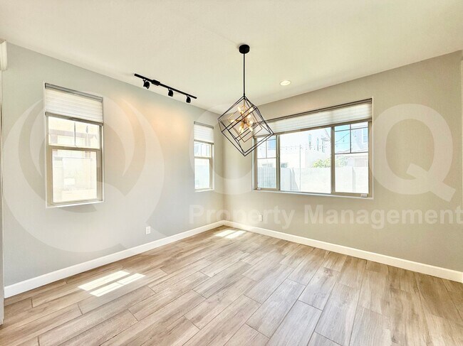 Building Photo - 262 E Lantana Dr
