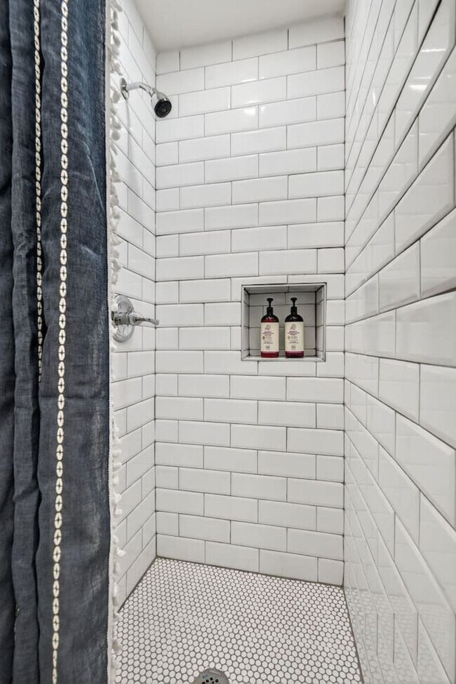 Building Photo - 1311 N 14th St