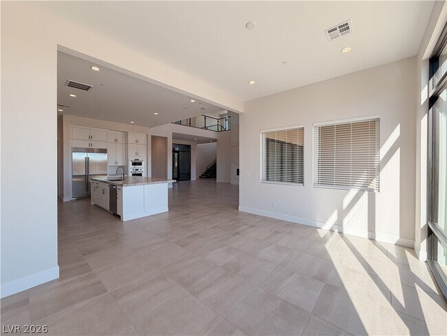 Building Photo - 10761 Canyon Bloom Dr