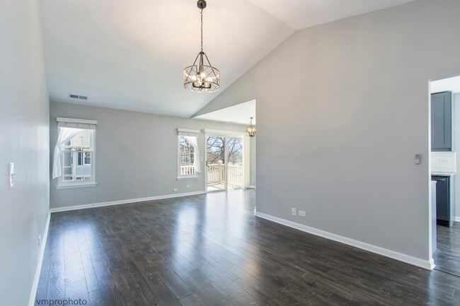 Building Photo - 1233 S Wellington Ct
