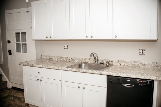 Building Photo - 145 Race St