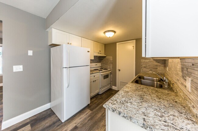 Building Photo - Southview Plaza Townhomes