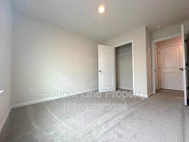 Building Photo - 2129 Allium Dr