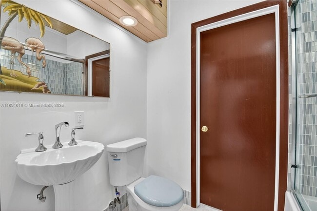 Building Photo - 630 NE 14th Ave