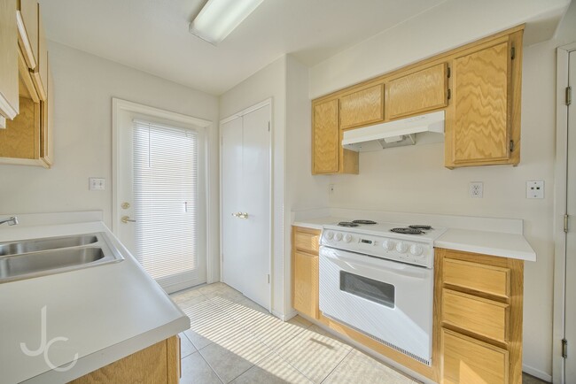 Building Photo - 1309