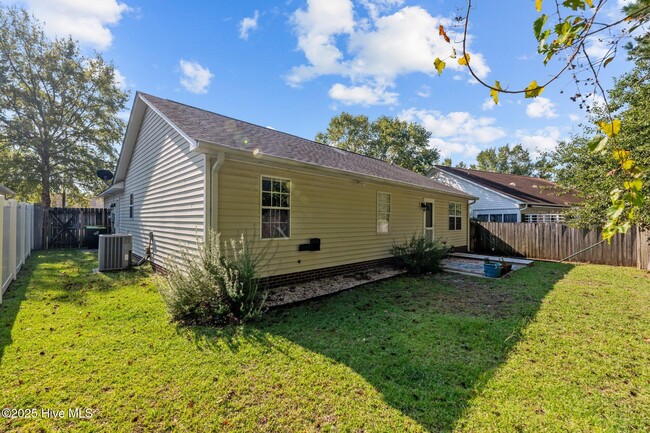Building Photo - 104 Monterey Cir