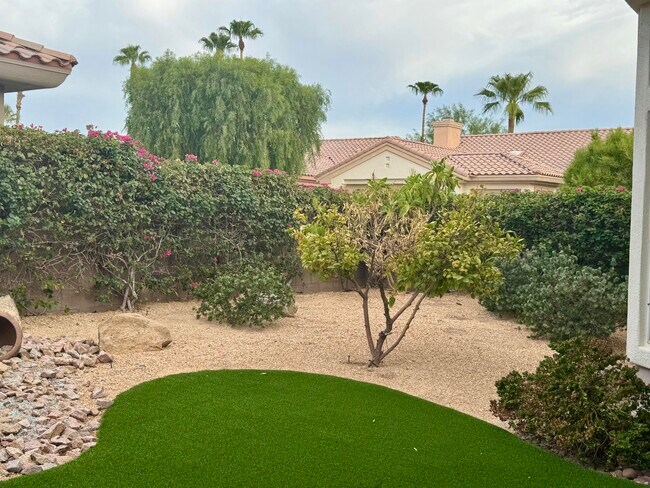 Building Photo - 38517 Fallbrook Ave