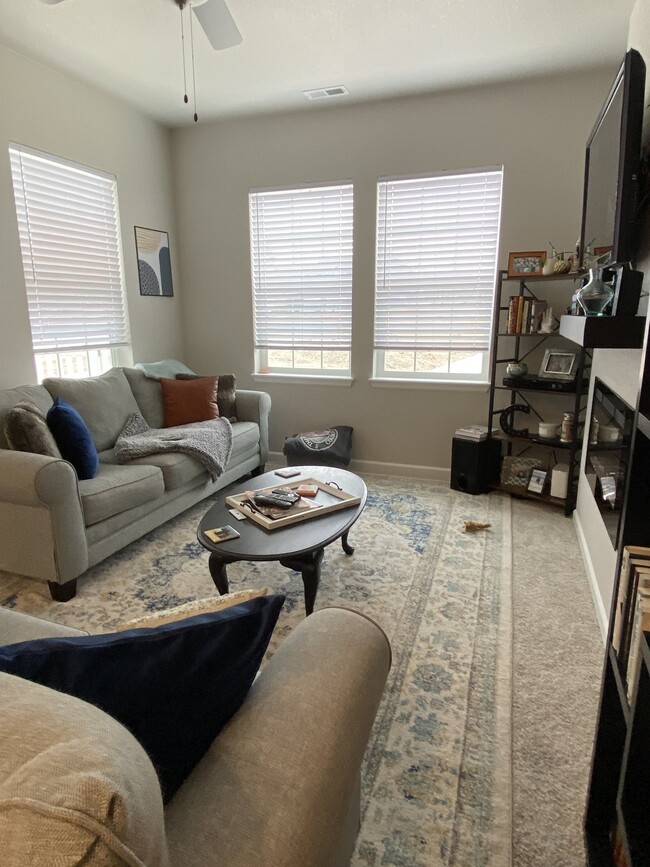 Building Photo - 3 bedroom Wolf Ranch Townhome - Laurel Mou...