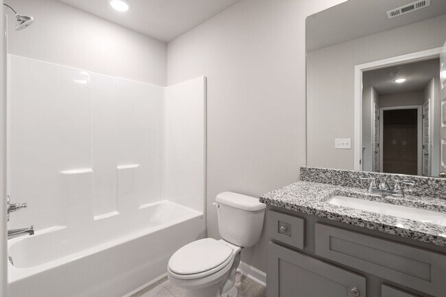 Building Photo - 4 Bed 2.5 Bath home in Gainesville! Retreat at Chicopee