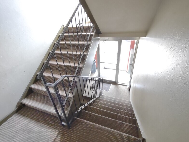 Building Photo - 1330 Elizabeth St