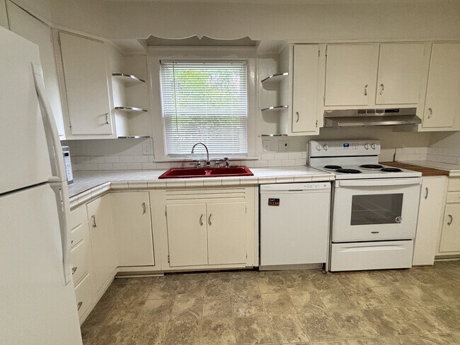 Building Photo - 1301 Richland Pl