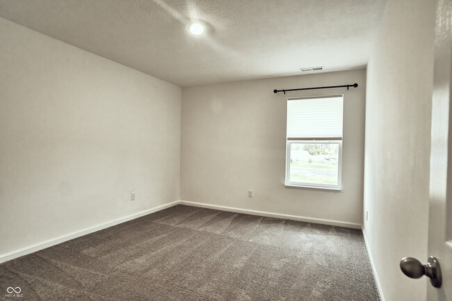 Building Photo - 681 N Crystal Dr