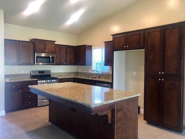 Building Photo - Large 4 Bedroom/2 Bath Home with Solar in Gossamer Grove - $2595 Per Month!