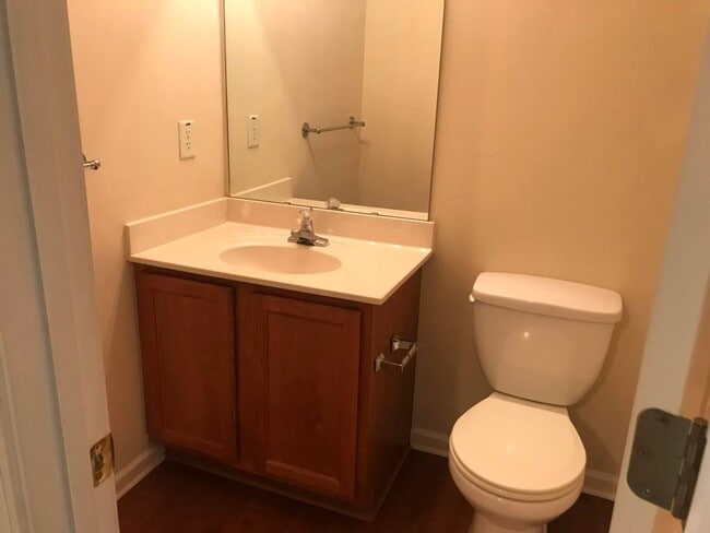 Building Photo - Spacious and Beautiful 3 Bedroom Home