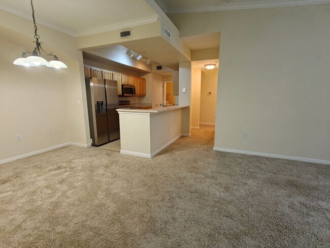 Building Photo - Beautiful 3 Bedroom, 2 Bathroom Townhome with Garage – Pet Friendly!