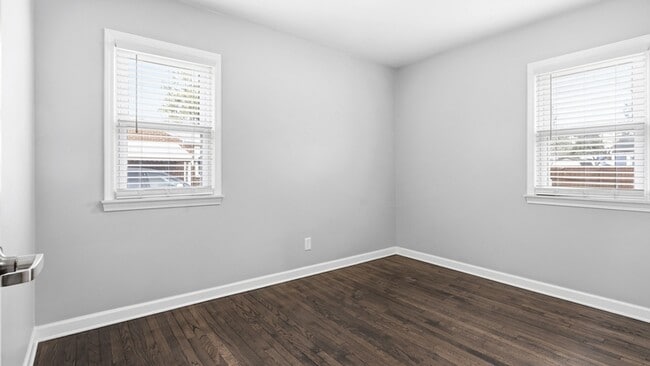 Building Photo - 1065 E Cross St