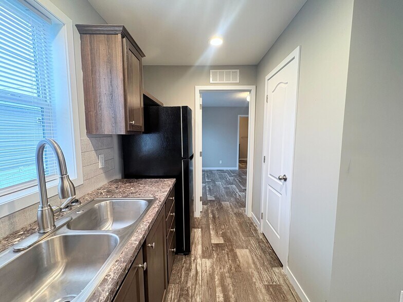 Building Photo - 10610 State Rte 762