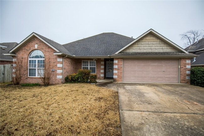 Building Photo - 402 NE Shasta Ct