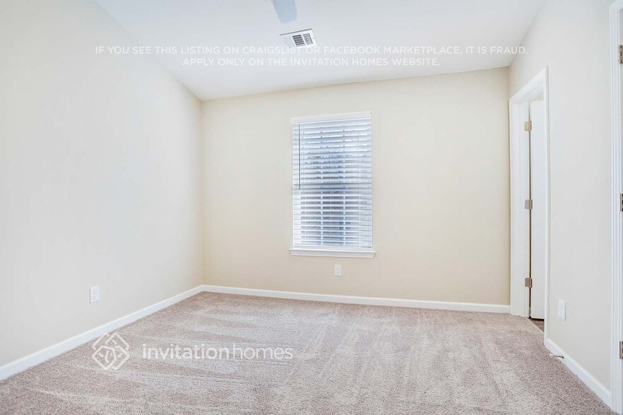 Building Photo - 371 Coral Cir