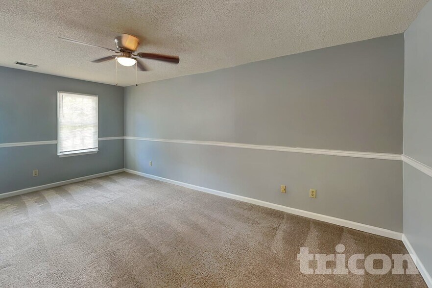 Building Photo - 4981 Brownwood Dr