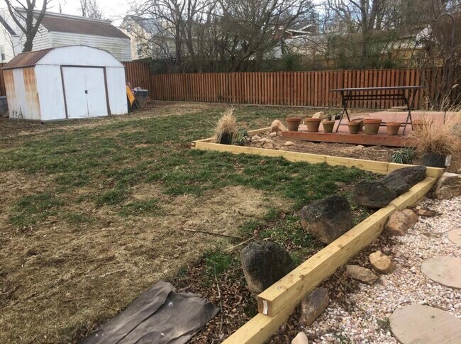 Building Photo - 2836 Summerfield Rd