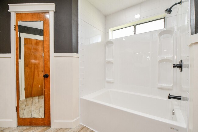 Building Photo - 2803 Green Fields Dr