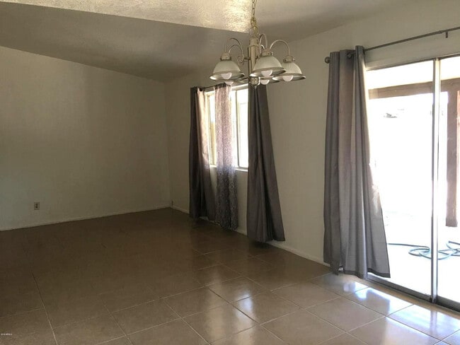 Building Photo - 2813 N Evergreen St