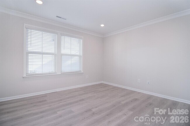 Building Photo - 5029 Nestling Spg St