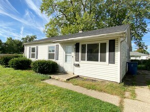 Building Photo - 2 Bedroom Hammond Home With Central Air