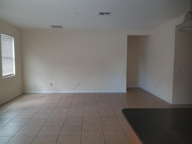 Building Photo - Move in Ready Home in Great Location