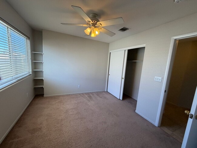 Building Photo - Corner lot townhome