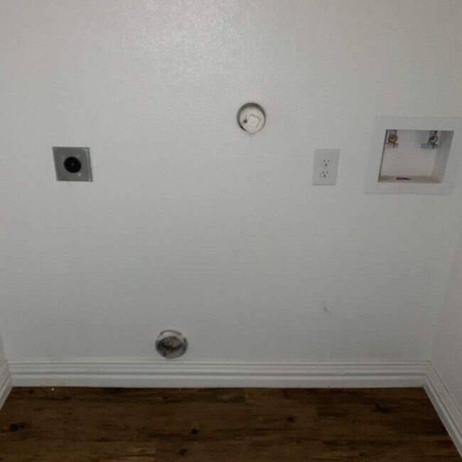 Building Photo - 409 Maple Row