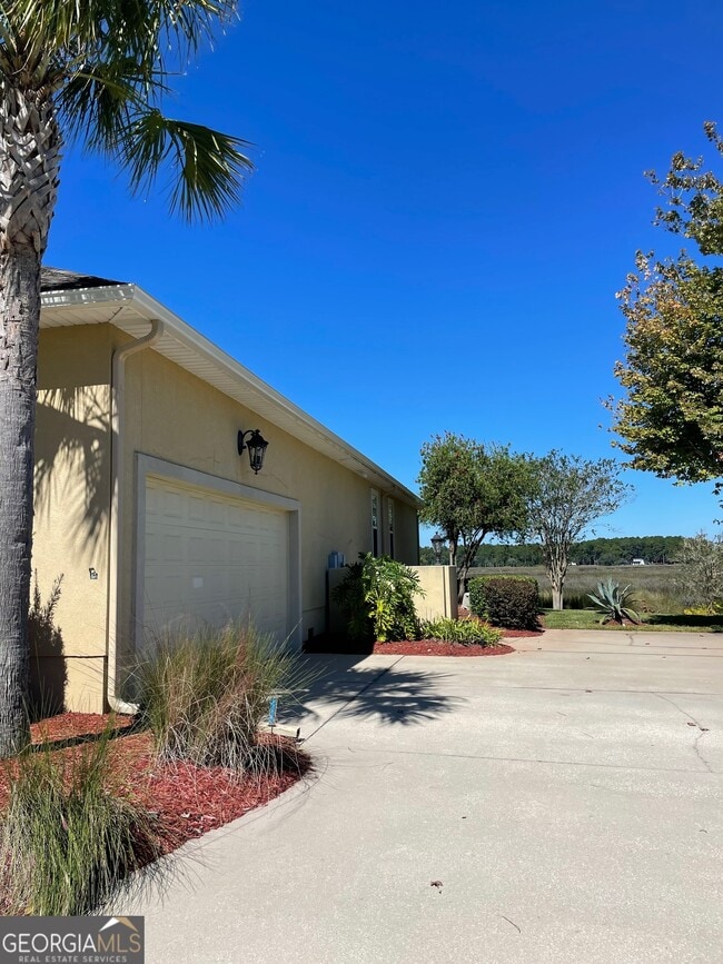 Building Photo - 208 Serpentine Dr