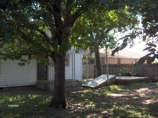 Building Photo - 2211 NW Crosby Ave