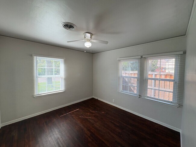 Building Photo - Charming home located in Beverly Glenn Rent Ready!