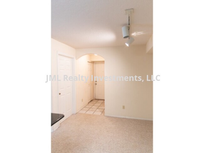 Building Photo - 2 bedroom 2nd story Condo in the Gate Bona Vista Community of Altamonte