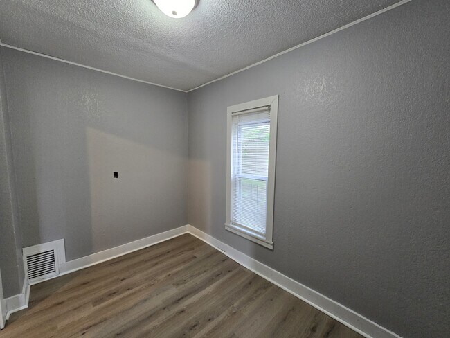 Building Photo - 425 Glenwood St