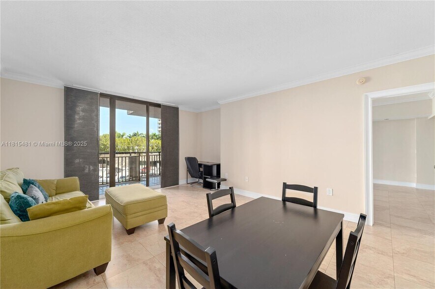 Building Photo - 540 Brickell Key Dr