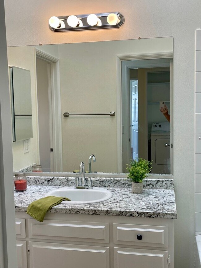 Building Photo - Welcome to Coastal Living at Its Finest!