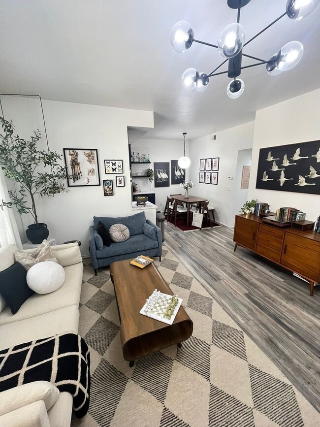 Building Photo - Stunning 2-Bed, 2-Bath Renovated Home with Private Patio & Parking!