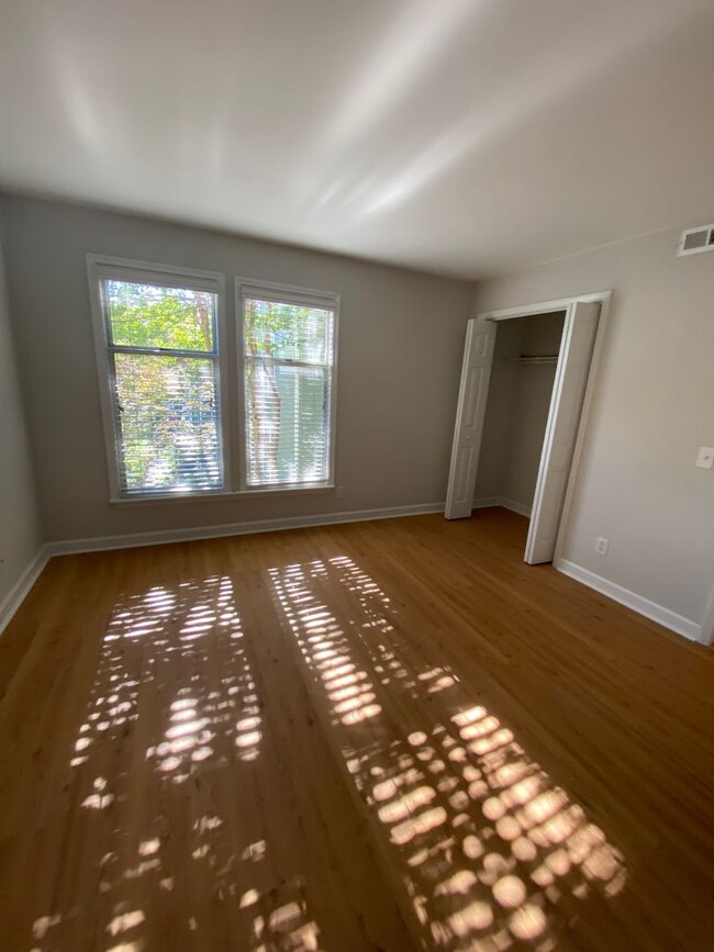 Building Photo - Updated Flooring and Bathroom! ~ 2 bedroom...