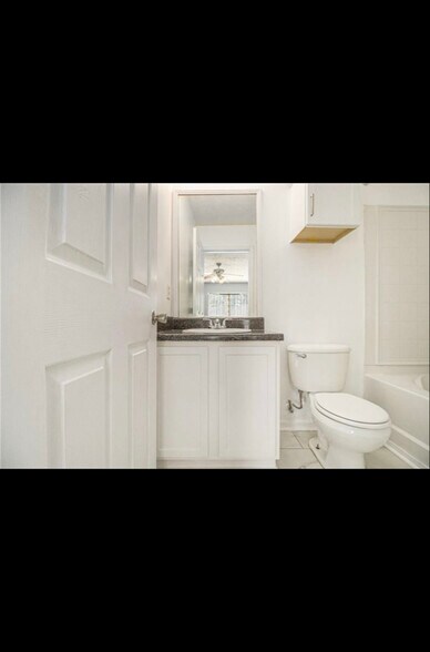 Building Photo - 2418 Piering Dr