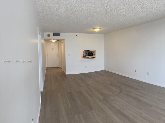 Building Photo - 1470 NE 123rd St