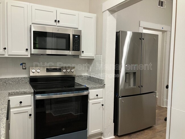 Building Photo - 2207 Bell St