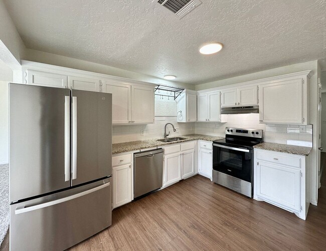 Building Photo - Updated