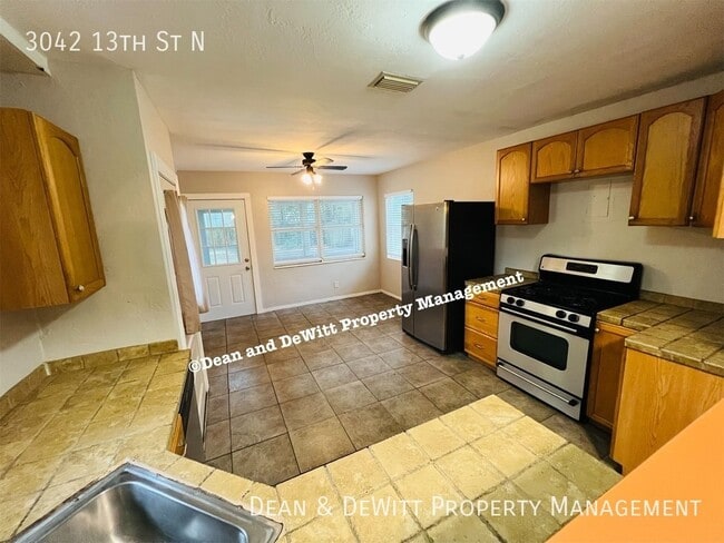 Building Photo - 3042 13th St N