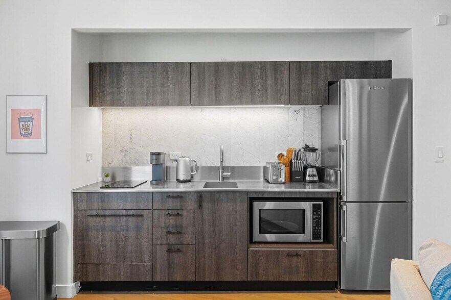 Building Photo - 84 William St