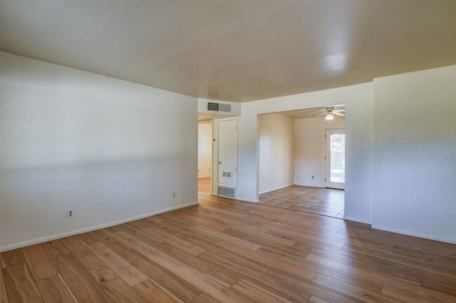 Building Photo - Newly Remodeled 3 Bed, 2 Bath Home with 1 ...