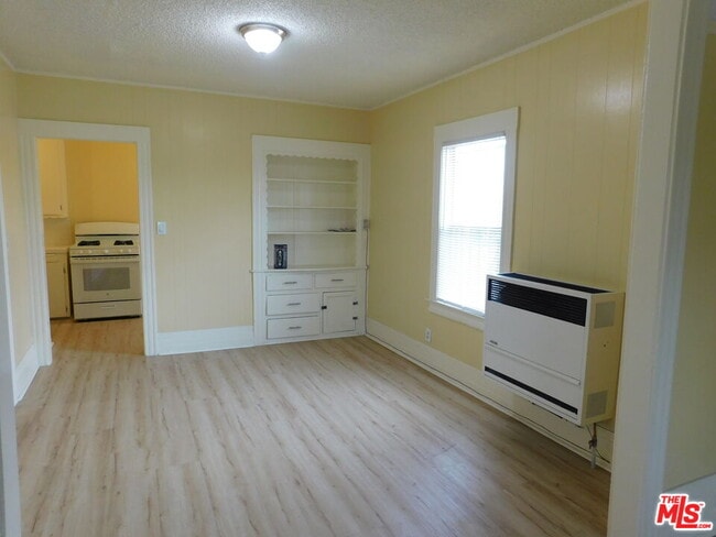 Building Photo - 616 W 58th St